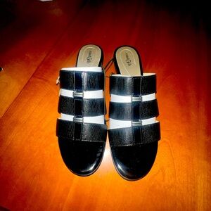 Women's brand is East 5th style is Elsie black